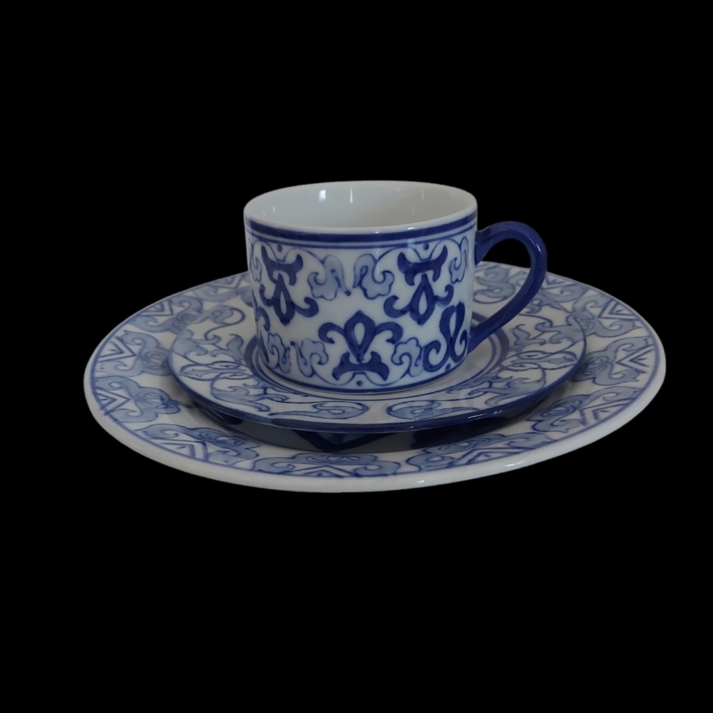 Set (x4) of Bombay Cups with Saucers and Lunch Plates